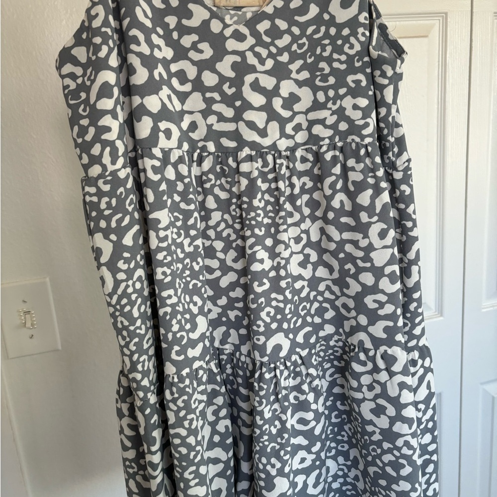 Leopard Romper - Picture 2 of 3
